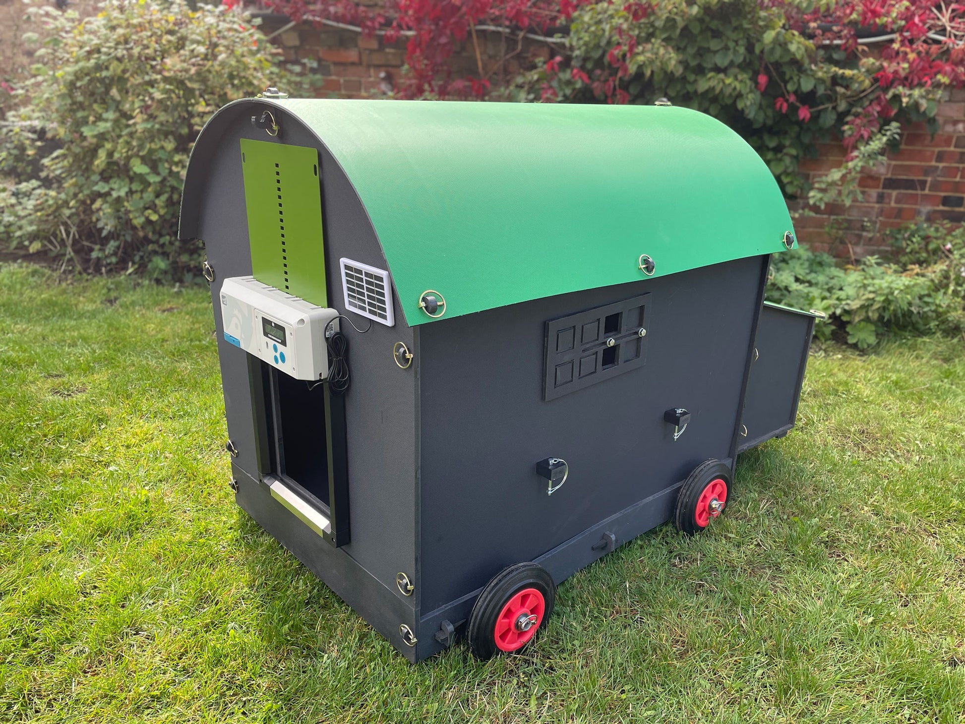 Shepherds Hut Chicken Coop - Large Auto-Door (up to 8 chickens)